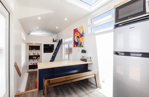 Apple Valley Apartment | Cozy modern tiny home near ZION & private deck