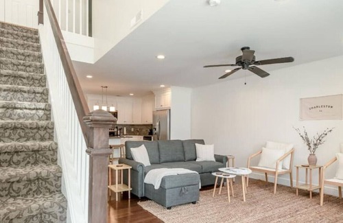 North Charleston House | Cozy, Modern Townhome - Walk to Park Circle!