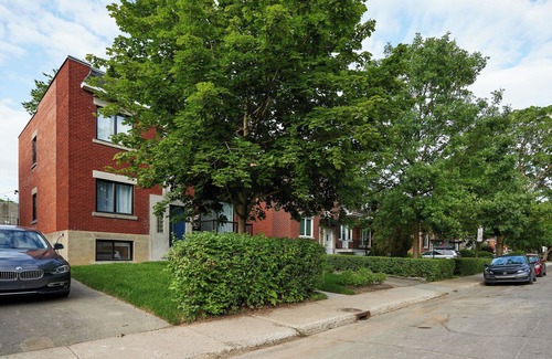 Ahuntsic House | Cozy Montreal retreat in the charming neighborhood of Ahuntsic (5mn to Sauvé)