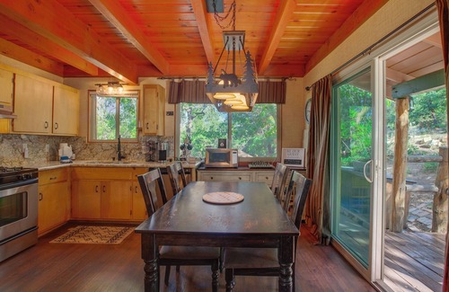 Upper Moonridge Cabin | Cozy Moon Cabin