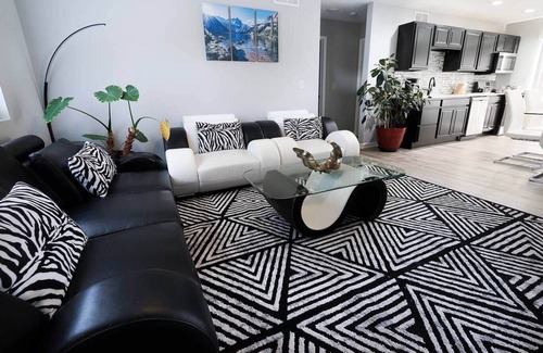 Sioux City Apartment | Cozy Morningside apartment with Fiber Internet