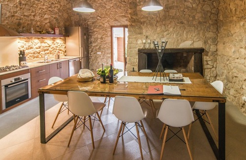 Lloret de Vistalegre Villa | Cozy Mountain-View Villa