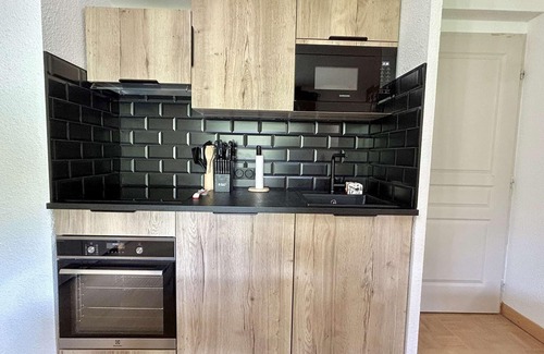 Flumet Apartment | Cozy Mountain Apartment for 4 with Pool, Parking, and Ski Access in Flumet