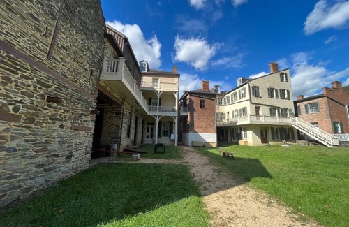 Harpers Ferry House | Cozy Mountain Bungalow | 10 Mins to Historic Harpers Ferry and Appalachian Trail | Nature, History & Adventure