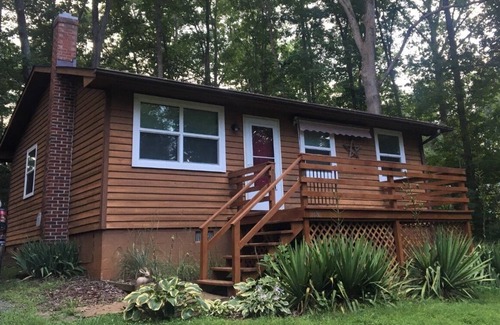 Quinque House | Cozy mountain bungalow w/ private lake access