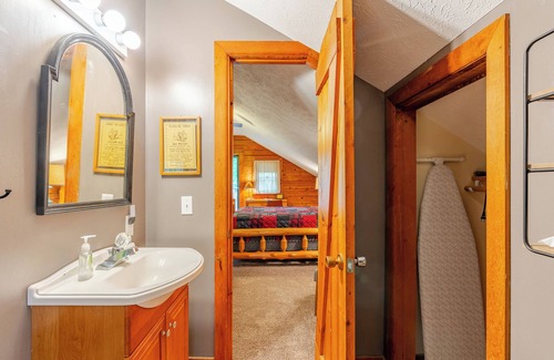 Asheville Cabin | Cozy Mountain Cabin Close to Downtown!