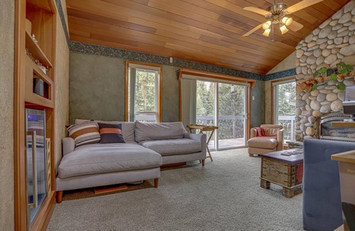Sandy Cabin | Cozy Mountain Cabin on Private 37-Acre Park with Creek Trails & Mt Hood Views!