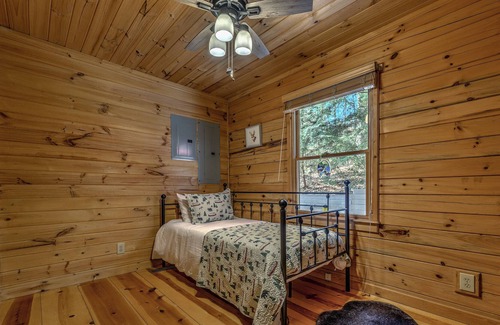 Hidden Lake Cabin | Cozy Mountain Cabin w/ hot tub + forest views