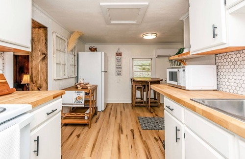 Boone Cabin | Cozy Mountain Cabin w/hot tub and fire pit