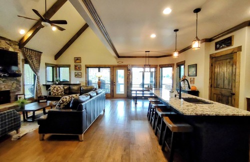 Blowing Rock House | Cozy Mountain Escape—Sweetgrass Retreat for Romance & Family Fun