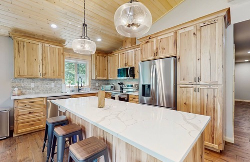 Ronald Cabin | Cozy Mountain Getaway, New Build with Modern Comforts – Near Lake Cle Elum