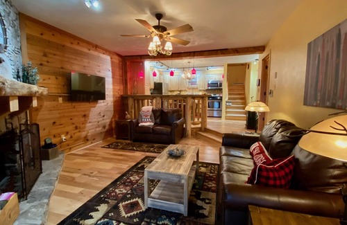 Seven Springs Condo | Cozy Mountain Getaway w/Hot Tub at Seven Springs Resort