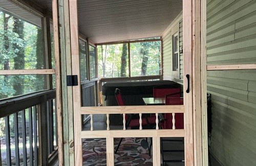 Tallassee House | Cozy mountain getaway with hot tub