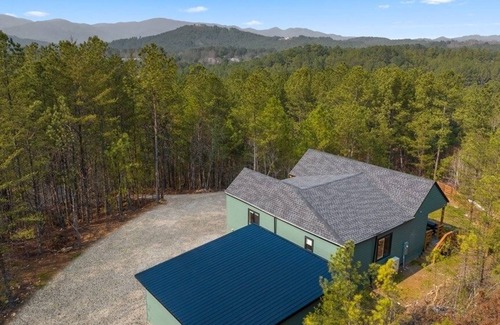 Copperhill House | Cozy mountain home just a mile from white water rafting and national Park