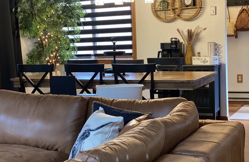 Bushkill House | Cozy Mountain Lodge, Pool Table, Back Deck, Fire pit. Pet Friendly!