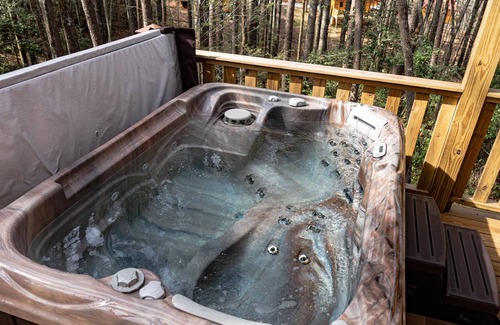 Murphy Ski Chalet | Cozy Mountain Loft with Hot Tub and Wrap Around Deck