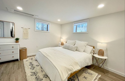 Stratton and Bromley Ski Areas Cabin | Cozy Mountain Retreat 5 min to Skiing & Manchester