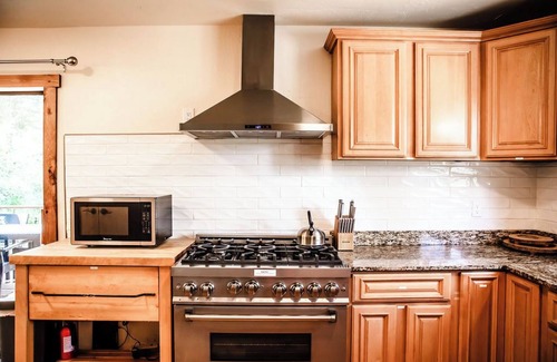 Ridgway House | Cozy mountain retreat minutes from Downtown Ouray!