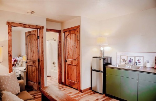 Ridgway House | Cozy mountain retreat minutes from Downtown Ouray!