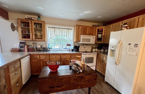 Donnelly Cabin | Cozy mountain retreat centrally located in beautiful Valley County.