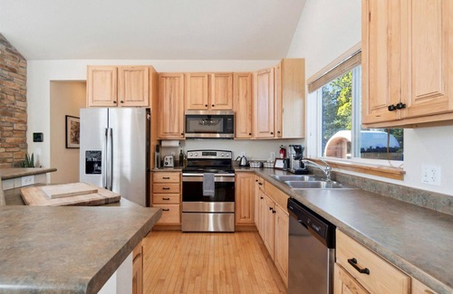 Valley of the Sun House | Cozy mountain retreat for families near Breckenridge Skiing + Hiking country