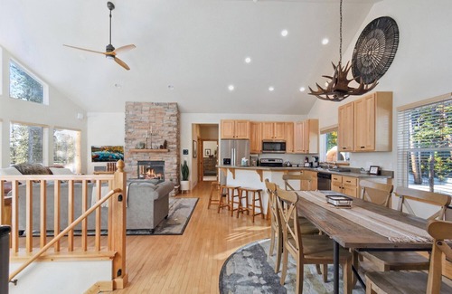 Valley of the Sun House | Cozy mountain retreat for families near Breckenridge Skiing + Hiking country