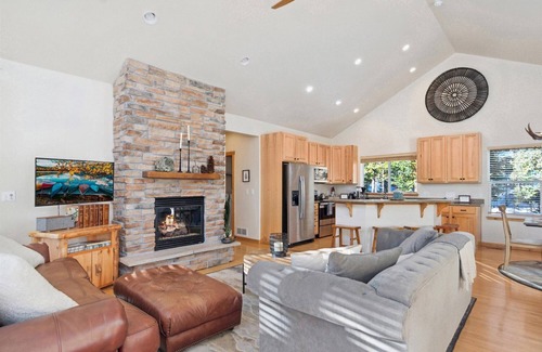 Valley of the Sun House | Cozy mountain retreat for families near Breckenridge Skiing + Hiking country