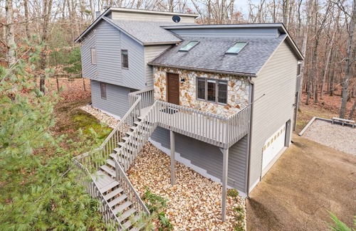 Massanutten Cabin | Cozy Mountain Song- Massanutten Mountain
