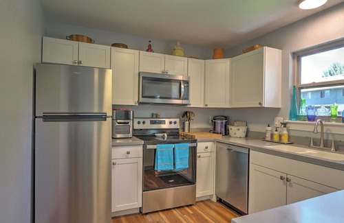 Carbondale House | Cozy Mountain Townhome .5 Mi to Downtown, 40 Min to Skiing!
