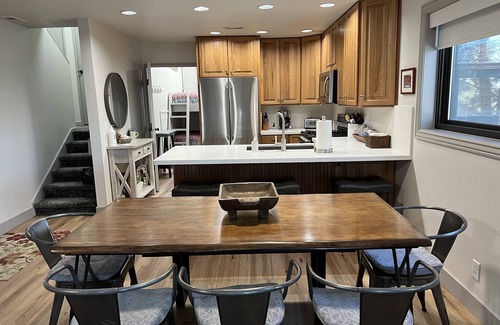 Park City House | COZY MOUNTAIN TOWNHOME! 2 POOLS, VOLLEYBALL, PICKLEBALL, CONCERTS! BOOK NOW!