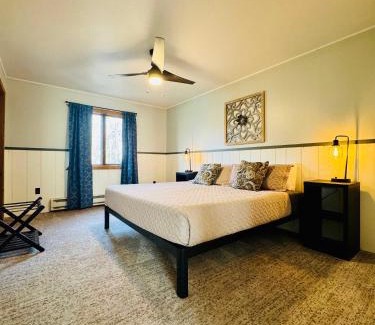 Bessemer House | Cozy Mountain View Condo at Powderhorn Mountain