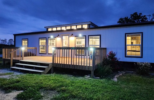 Saint Andrews Cottage | Cozy Mountain Views Cottage with a Farm Stay