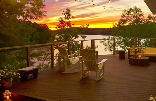 Windermere Cottage | Cozy Muskoka Winter Escape *Hot Tub* *Hidden Valley Ski Resort*