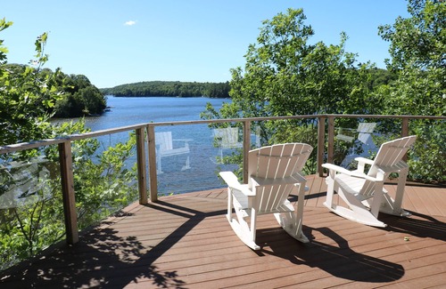 Windermere Cottage | Cozy Muskoka Winter Escape *Hot Tub* *Hidden Valley Ski Resort*