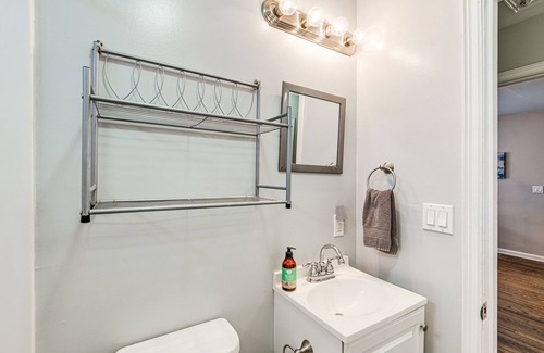 Whitebridge House | Cozy Nashville Retreat w/ Deck ~ 6 Mi to Downtown