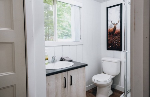 Sainte-Marguerite Ski Chalet | Cozy nature stay: Wi-Fi, air conditioning, BBQ balcony; near Miller Zoo, ideal f