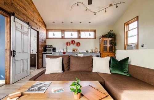 Sunnyside House | Cozy Neighborhood Spot Close to Downtown