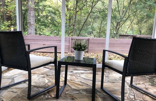 Clarkdale House | COZY NEST: Family friendly w BBQ & Screened Porch