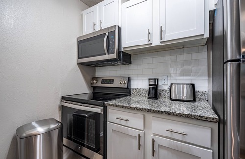Cumberland Apartment | Cozy new 1BR with Balcony
