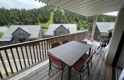Laveissiere Apartment | Cozy New 2-BR Apartment with Large Balcony, Close to Chairlift