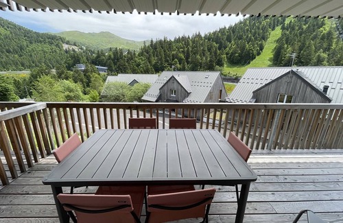 Laveissiere Apartment | Cozy New 2-BR Apartment with Large Balcony, Close to Chairlift