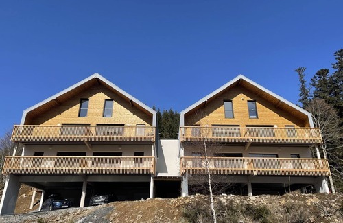 Laveissiere Apartment | Cozy New 2-BR Apartment with Large Balcony, Close to Chairlift