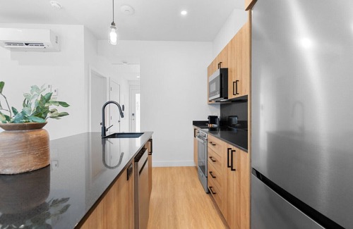 Plateau Mont Royal Apartment | Cozy New Flat in Habitat Plateau by Denstays