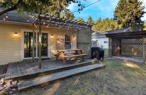Northport House | Cozy & New - Walk to Lake Michigan & DT Northport