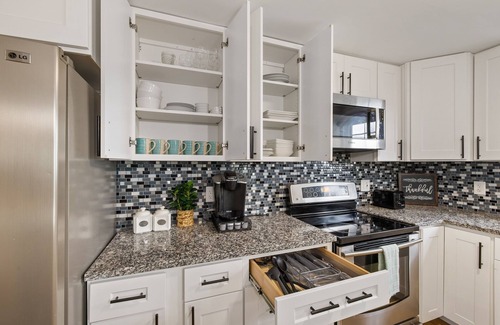 Middletown House | Cozy newly remodeled home close to major amenities in Connecticut a