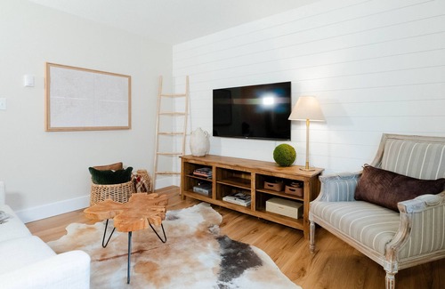 Milwaukie House | Cozy Newly Remodeled Duplex