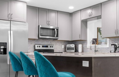 Deerfield Beach House | Cozy Newly Renovated Home Near Beach - Tiki Hut