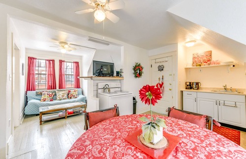 Downtown Niagara Falls Cottage | Cozy Niagara Falls Cottage w/Gas Grill + Patio!
