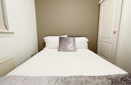 Nitshill House | Cozy Nights SVP Detached House