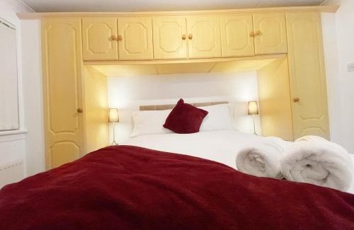 Nitshill House | Cozy Nights SVP Detached House